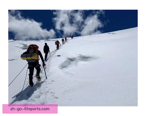 登山冠军：征服高峰，挑战极限，勇攀登顶
