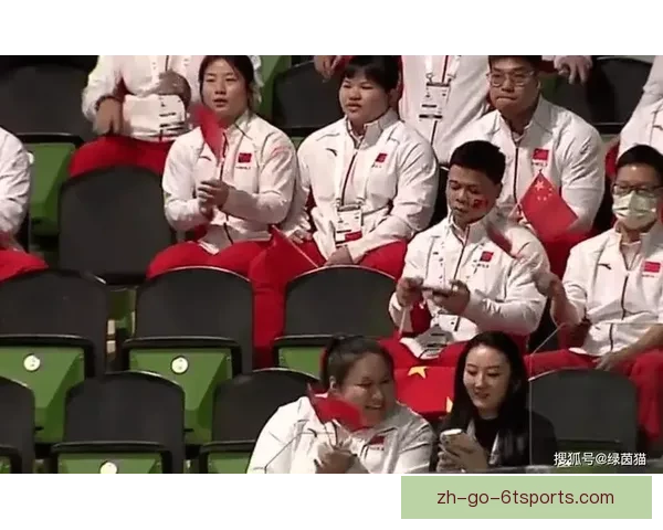 重拳出击！直播解说员带你领略举重高手的精彩比拼
